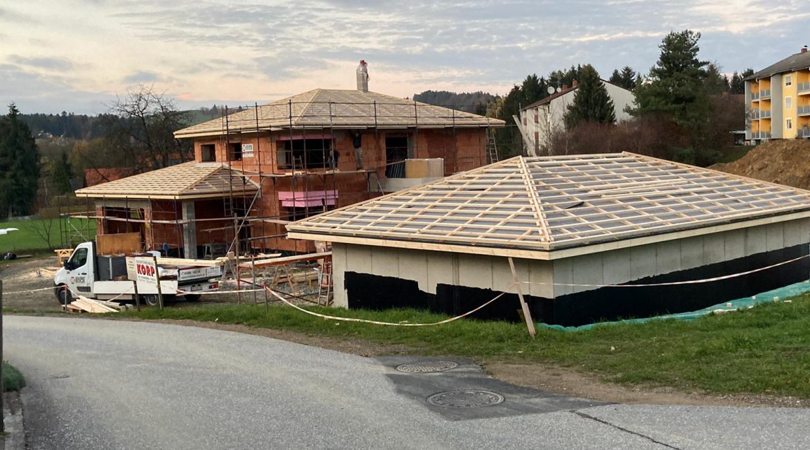 Dachkonstruktion Einfamilienhaus, Carport und WirtschaftsgebÃ¤ude
