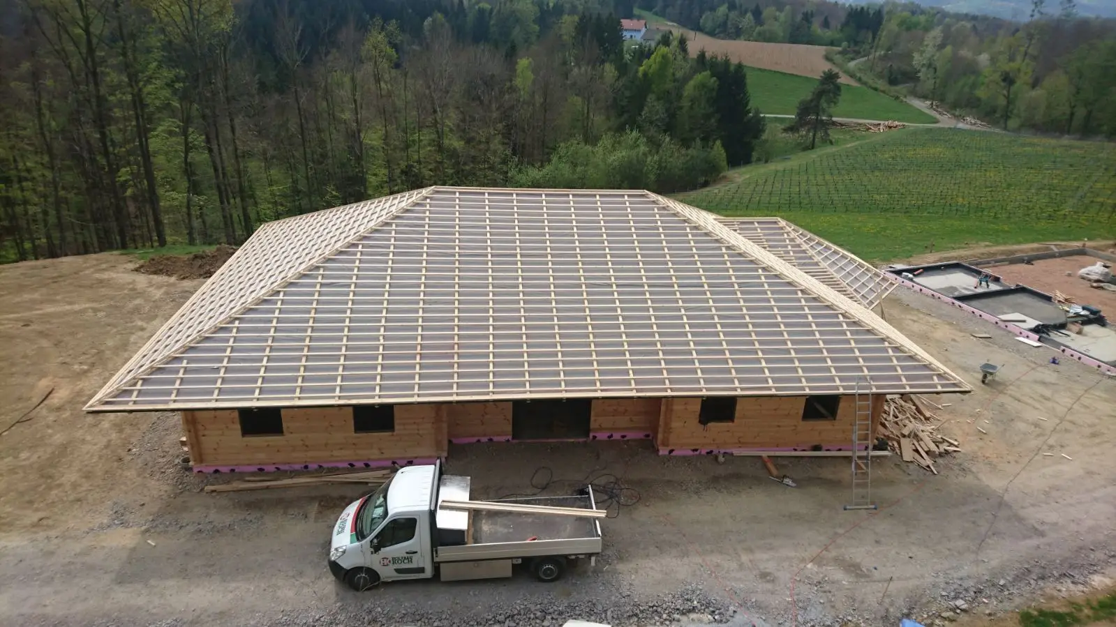 Blockhaus mit Walmdach