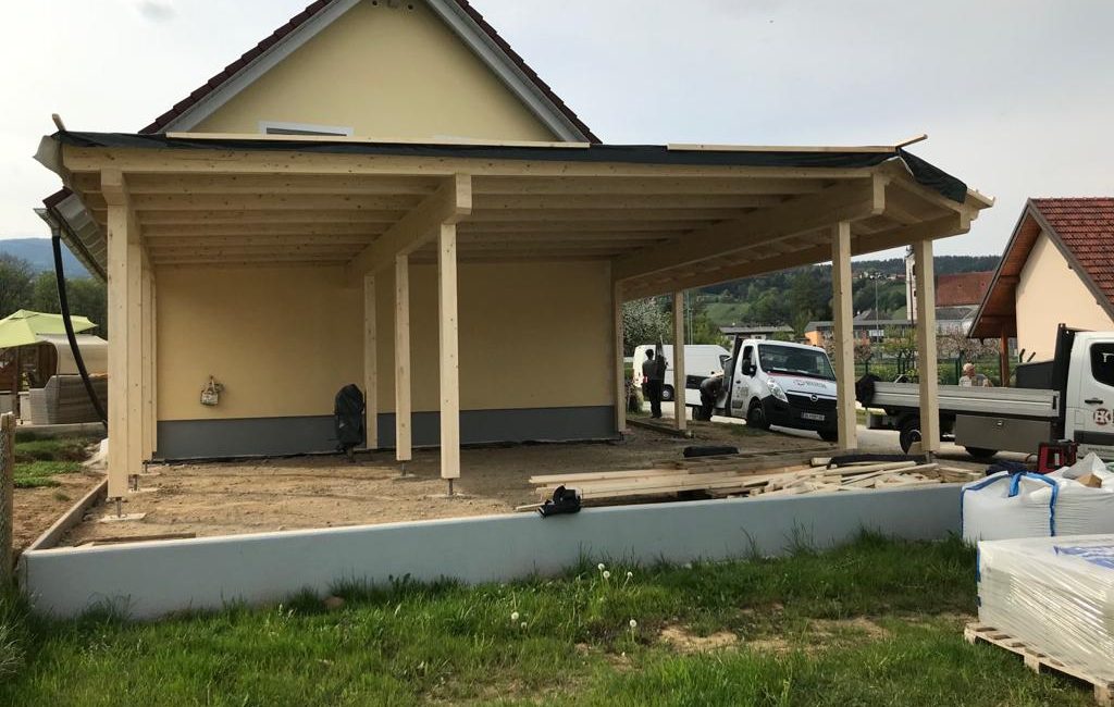 Carport mit Eingangsüberdachung