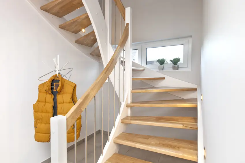 Holztreppe © Matthias Buehner