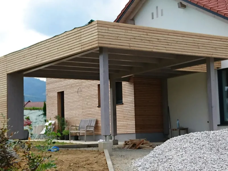 Carport mit Rautenschalung und Pultdach